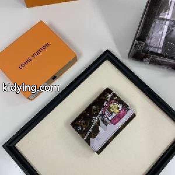 財布/ウォレット 動きやすく楽チンなスタイル ルイ ヴィトン 防寒とおしゃれを両立させるコーデ LOUIS VUITTON 秋冬の色味が叶える華やかコーデ_ルイ ヴィトン LOUIS VUITTON_ブランド コピー 激安(日本最大級)-0