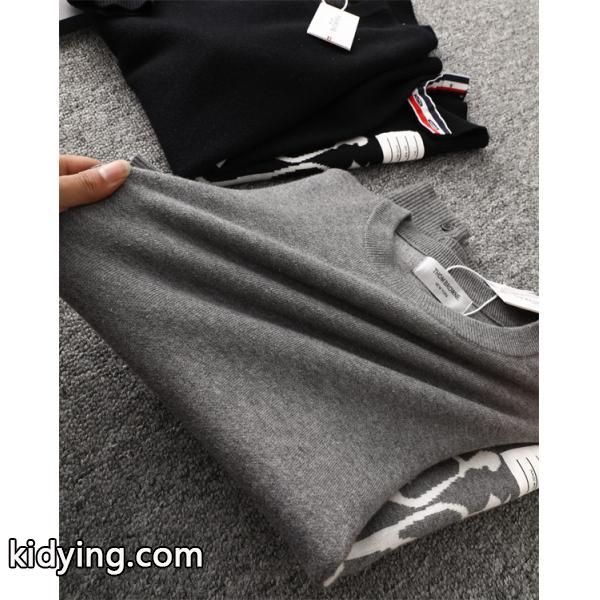 グレー × ブラック 2 色 白鳥柄 四条纹袖 円领 セーター トムブラウン Thom Browne コピー 秋冬可愛い 定番-3