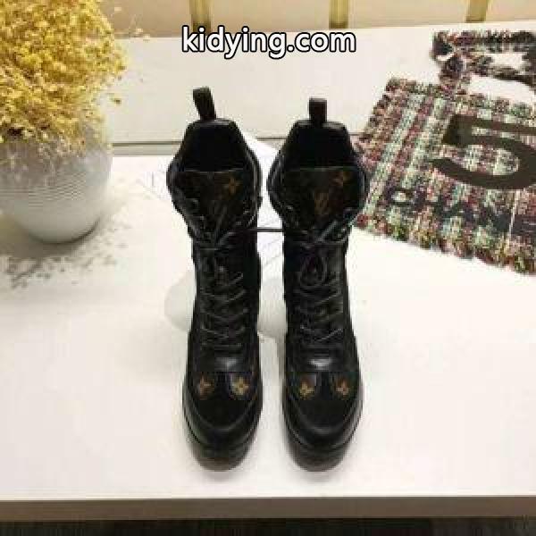 多色使いが魅力の ルイヴィトン 2018最新入荷 LOUIS VUITTON 是非でも欲しい ショートブーツ_ルイ ヴィトン LOUIS VUITTON_ブランド コピー 激安(日本最大級)-0