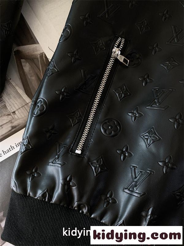 Louis Vuitton スーパーコピー フード付き ジップブルゾン ブラック エンボスモノグラム ルイヴィトン 光沢切替 高級感 ジャケット-7