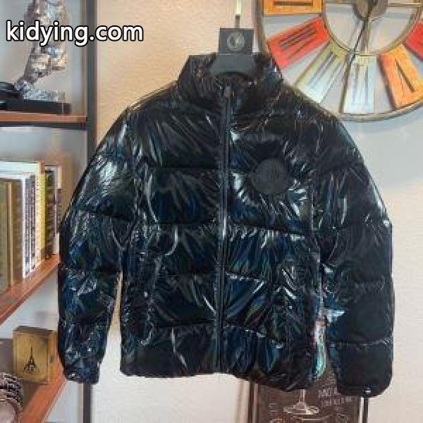 秋冬トレンドを取り入れたコーデを楽しむ MONCLER モンクレール 真冬にもうまく着こなせる ダウンジャケット_モンクレール MONCLER_ブランド コピー 激安(日本最大級)-0