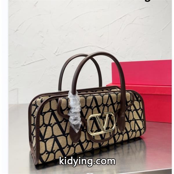 ショルダーバッグ VALENTINO ヴァレンティノ 好評モデル 上品な大人に！ 大人っぽさがアップする_ヴァレンティノ VALENTINO_ブランド コピー 激安(日本最大級)-0