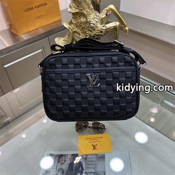 おしゃれなスタイリングが簡単に叶える ルイ ヴィトン LOUIS VUITTON この冬にしたい素敵なスタイル ショルダーバッグ 秋冬ファッションの決め手_ブランド コピー 激安(日本最大級)-0