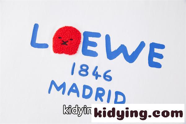カラーロゴ グラフィックアート 遊び心 LOEWE ロエベ コピー 半袖Tシャツ 旬のファッションアイテム-3