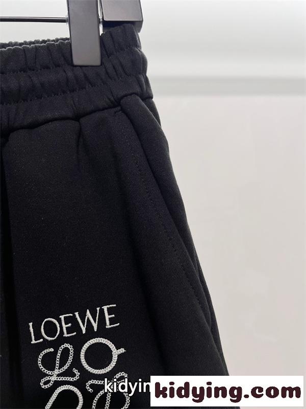 2026人気LOEWE日常使いから通勤まで活躍 軽奢カジュアルショーツ 無地風シンプルカットロエベショットパンツコピー-4