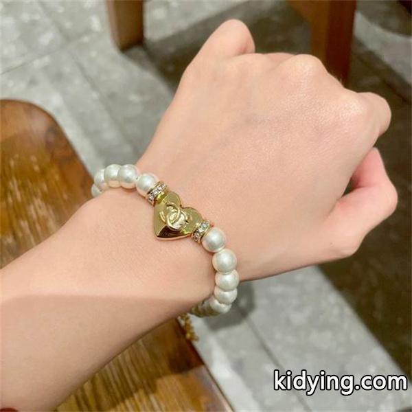 秋冬にきちんと感も漂うはスタイリング  ブレスレット_ _ブランド コピー 激安(日本最大級)-0