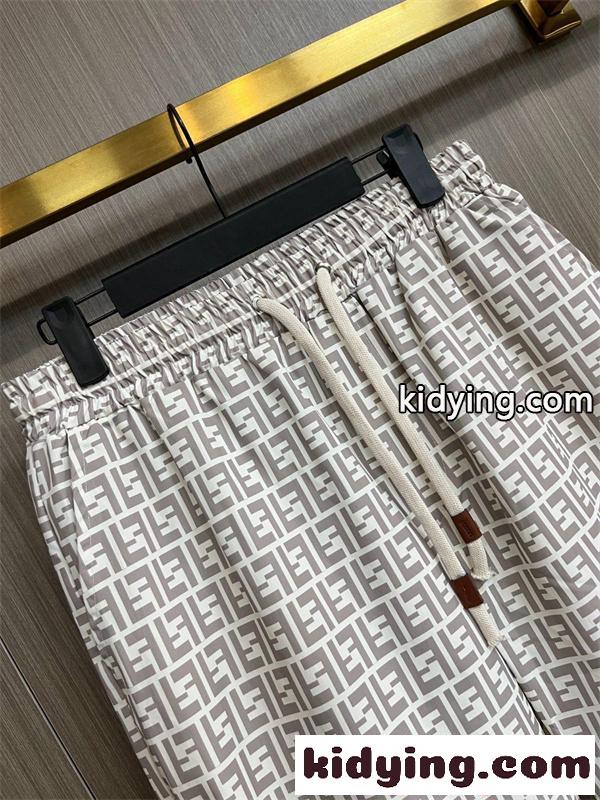 フェンディ 総柄 フードジャケット ハーフパンツ セット ベージュ系 抽绳 ウエストゴム リゾート Fendi 上下セット-2