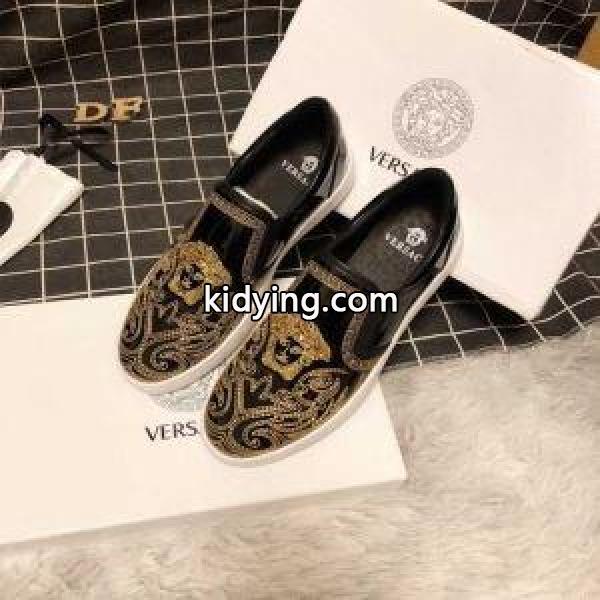 夏が待ちきれないブランド新作 心地いい2019年春夏の ヴェルサーチ VERSACE カジュアルシューズ_ヴェルサーチ VERSACE_ブランド コピー 激安(日本最大級)-0