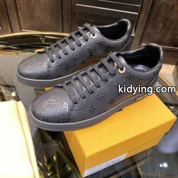 2色可選 唯一無二の魅力ある ルイ ヴィトン LOUIS VUITTON 心踊るおしゃれスタイル スニーカー_ルイ ヴィトン LOUIS VUITTON_ブランド コピー 激安(日本最大級)-0