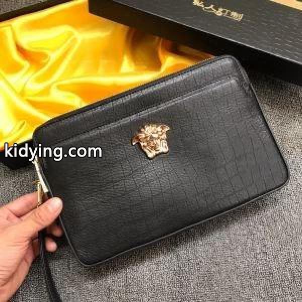 秋冬ファッションのマストアイテム ヴェルサーチこの秋冬に選びたいデザイン VERSACE ポーチ 秋冬ファッションの幅が広がる_ヴェルサーチ VERSACE_ブランド コピー 激安(日本最大級)-0