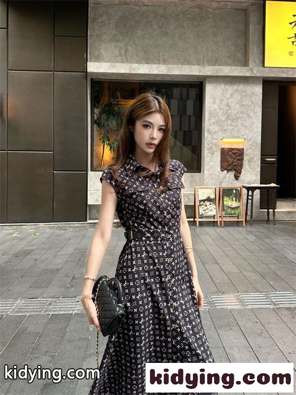 モノグラムシャツワンピース フレンチシック 着痩せシルエット LOUIS VUITTON ルイヴィトン コピー ワンピース 主役級ラグジュアリーコーデ-1