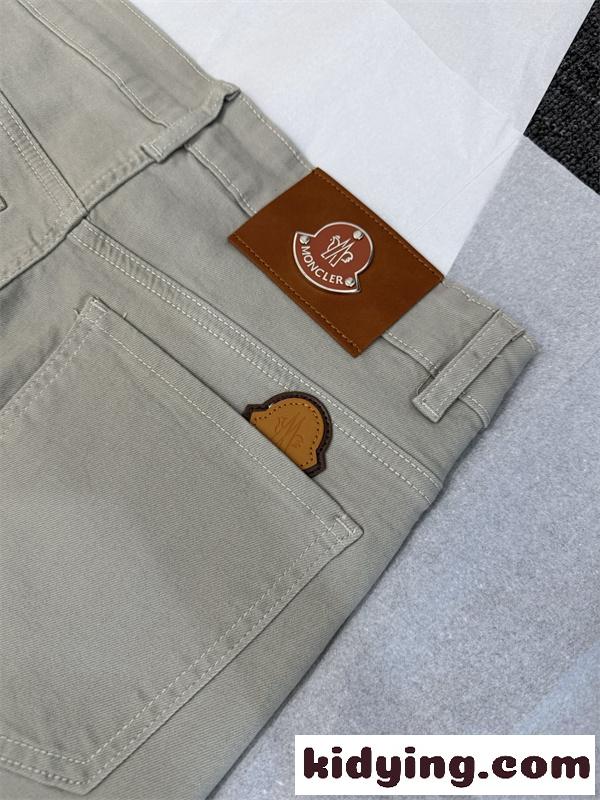 2026新作 グレイッシュグリーン ミニマルデザイン MONCLER モンクレール コピー ジーンズ 上品カジュアル 着回し力-4