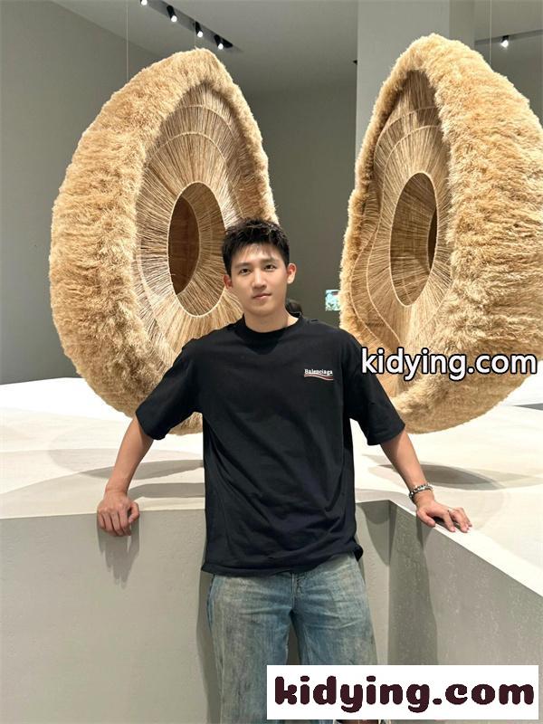 BALENCIAGA バレンシアガ スーパーコピー 売れ筋商品 2026新作 半袖Tシャツ オーバーサイズ モード-1