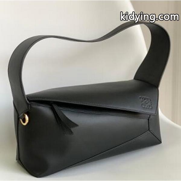 ロエベ コピー トレンドファッション バッグ 黒は年中使える万能カラー LOEWE-1