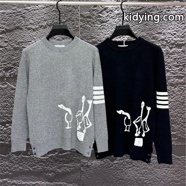 ムブラウン Thom Browne スーパーコピー 秋冬個性的な 注目 グレー × ブラック 2 色 ジラフ刺繍 セーター ト-0