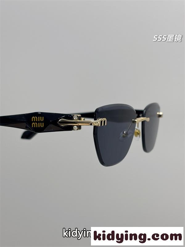 スクエアフレーム メタルブリッジ アイコニックデザイン MIUMIU ミュウミュウ コピー サングラス モードスタイル-8