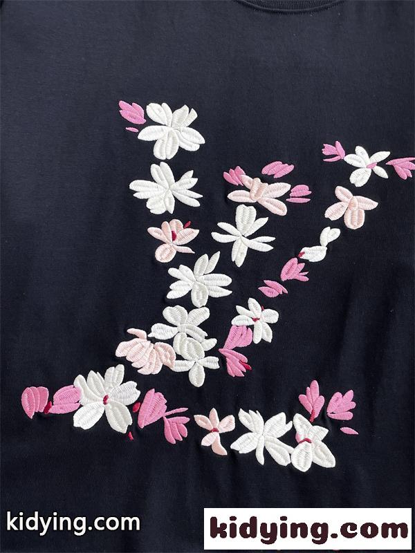 LOUIS VUITTON ルイヴィトン コピー 華やか刺繍デザイン 半袖Tシャツ フェミニンコーデ-5