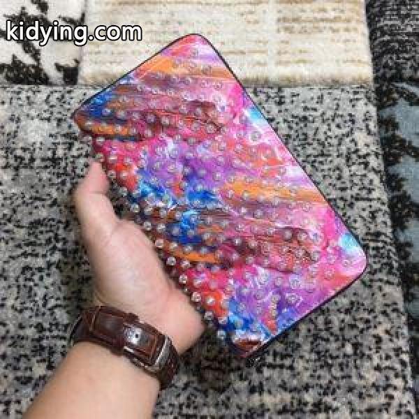 人気注目のアイテムルブタン財布コピー品カラー本革スパイクレディースChristian Louboutinスラウンドファスナー長財布-0