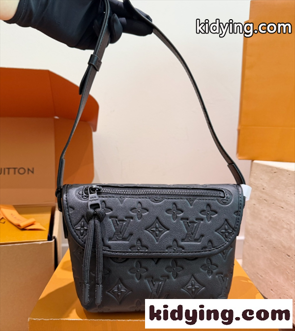 超人気ルイビトンショルダーバッグコピーLOUIS VUITTON District PM 15*15cm個性的-0