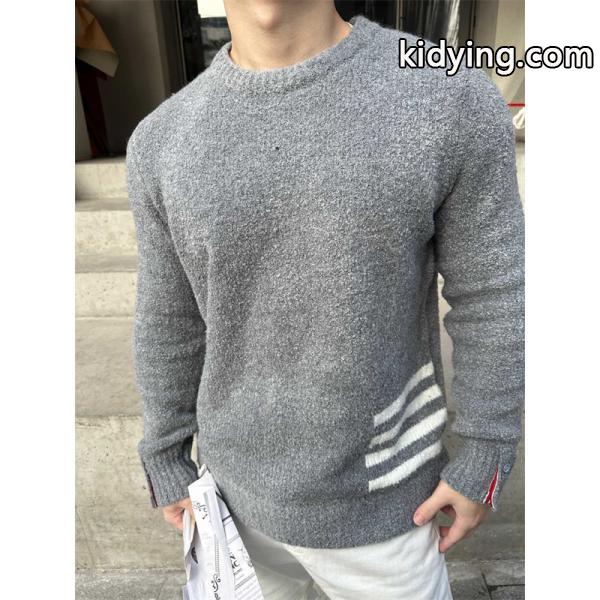 トムブラウン Thom Browne スーパーコピー 秋冬ふわふわ 人気 ネイビー ふわふわ 四条纹袖 円领 セーター-2