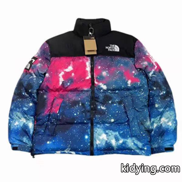 個性的に仕上げてThe North Face × INVINCIBLE ノースフェイスダウン偽物優良販売 暖かさもバッチリ 男女兼用-0
