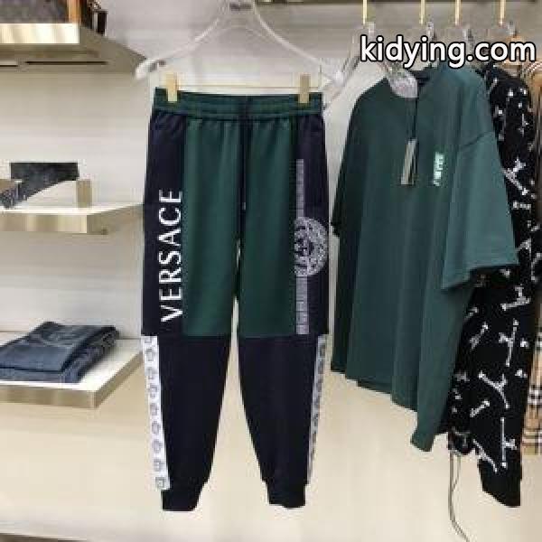 春夏ならではのコーデに ヴェルサーチVERSACE トレンド感を取り入れる ジーンズ 春夏コーデの主役に_ヴェルサーチ VERSACE_ブランド コピー 激安(日本最大級)-0