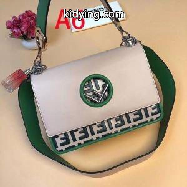 フェンディ FENDI 斜め掛けバッグ 多色可選 2019秋冬におすすめ着こなし 冬のおしゃれをレベルアップ_フェンディ FENDI_ブランド コピー 激安(日本最大級)-5