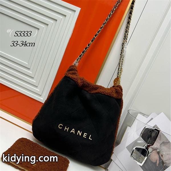 Chanel 冬のプレミアム ブラック シェルパアクセント ロゴプリント シャネル 偽物 ショルダーバッグ-0