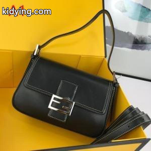 フェンディ FENDI ハンドバッグ 2色可選 上品な秋冬コーデに仕上げる 2019秋冬におすすめ着こなし_フェンディ FENDI_ブランド コピー 激安(日本最大級)-0