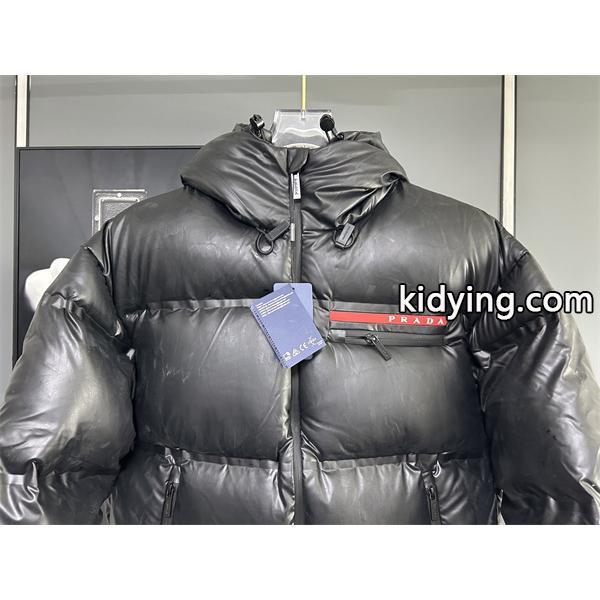 光沢ブラックレザー調カラー 迫力暖感 冬季重厚 最新 PRADA プラダ スーパーコピー ダウンジャケット-8