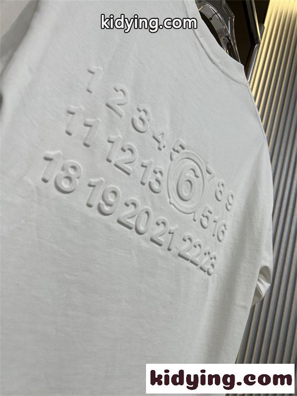 新作注目 ブラック ミニマル Maison Margiela メゾン マルジェラ スーパーコピー 刺繍 シンプル モード 半袖Tシャツ-9