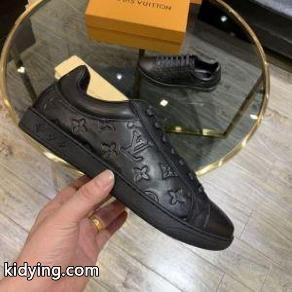 ルイ ヴィトン シックスタイリングに挑戦 LOUIS VUITTON 2色可選 お洒落さんは取り入れてる スニーカー_ルイ ヴィトン LOUIS VUITTON_ブランド コピー 激安(日本最大級)-1