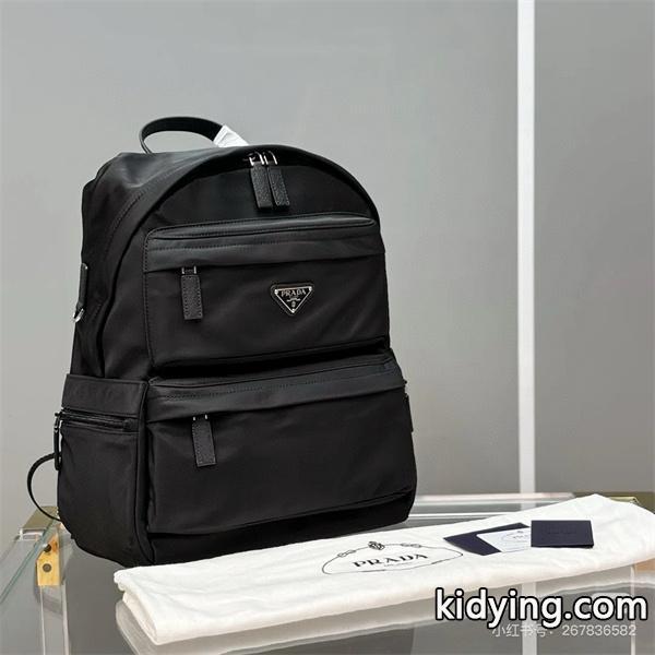 シンプル で エレガントな スクエアバック メンズ ブラック 人気商品 PRADA プラダ コピー-8