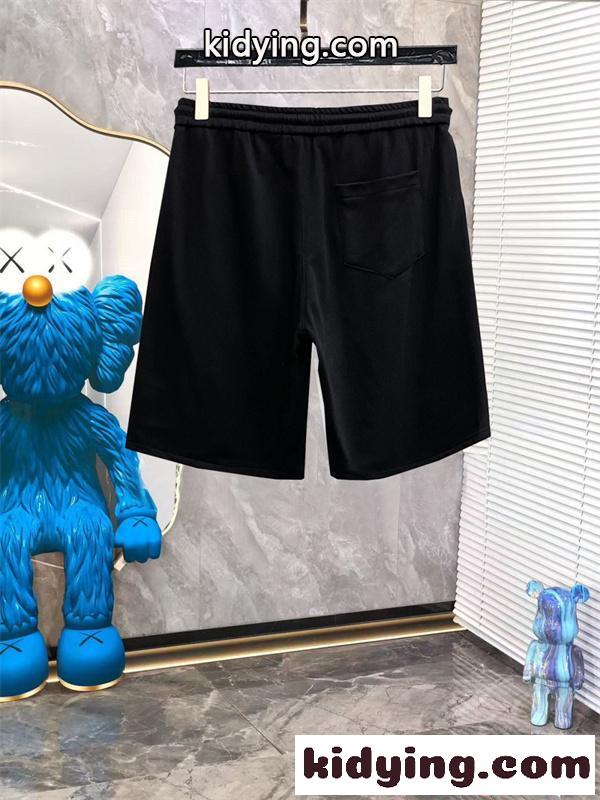 VERSACE 高級感 ゴールド エンブレム ハーフパンツ ブラック ストリート 主役級 ヴェルサーチ コピー-1