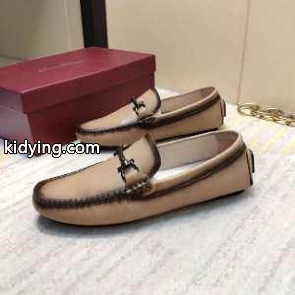 ナチュラルコーデに使いやすいローファー ふんわりまとって暖かお洒落 サルヴァトーレフェラガモ FERRAGAMOほっこりと温かみのある雰囲気に_フェラガモ FERRAGAMO_ブランド コピー 激安(日本最大級)-0