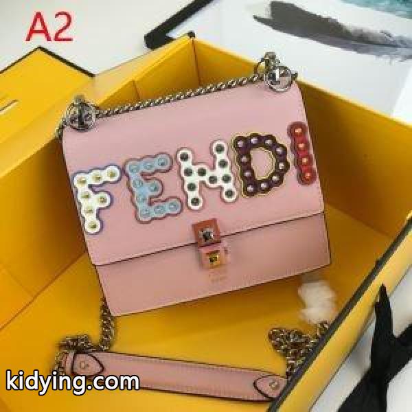 秋のこなれカジュアルを思う フェンディ FENDI 斜め掛けバッグ 3色可選 2019秋冬の必需品_フェンディ FENDI_ブランド コピー 激安(日本最大級)-1