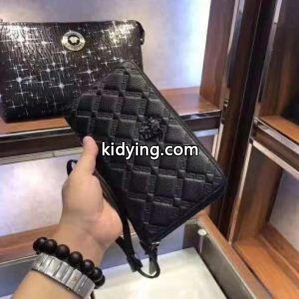 幅広い層に使える 長財布 VERSACE 2018話題となる 今シーズン注目のアイテム ヴェルサーチ_ヴェルサーチ VERSACE_ブランド コピー 激安(日本最大級)-0