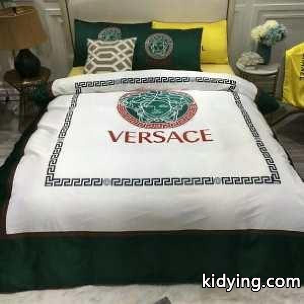 華やかに魅せる秋冬コーデ ヴェルサーチ VERSACE 寝具4点セット 2019秋冬におすすめ着こなし_ヴェルサーチ VERSACE_ブランド コピー 激安(日本最大級)-0