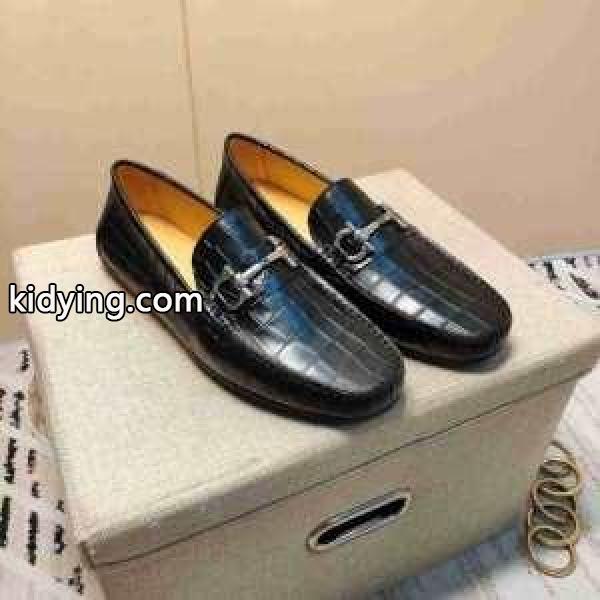 秋冬ファッションをおしゃれに着こなし サルヴァトーレフェラガモ 真冬には大注目 FERRAGAMO ローファー 最新秋冬トレント_フェラガモ FERRAGAMO_ブランド コピー 激安(日本最大級)-0