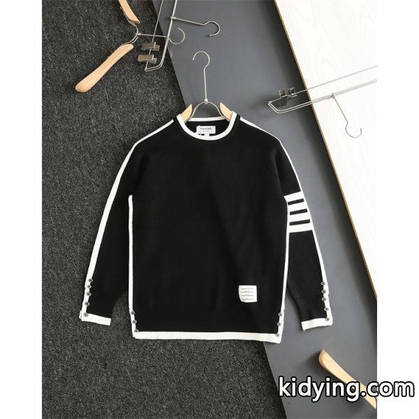 トムブラウン Thom Browne スーパーコピー 2025秋冬高級感 注目 人気 ネイビー 白边装饰 季節限定 円领 セーター-1