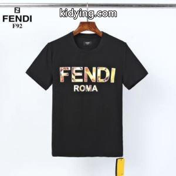 身軽なアクティブコーデ フェンディ2色可選 FENDI軽やかな印象に着こなす 半袖Tシャツ実用性も意識_フェンディ FENDI_ブランド コピー 激安(日本最大級)-0