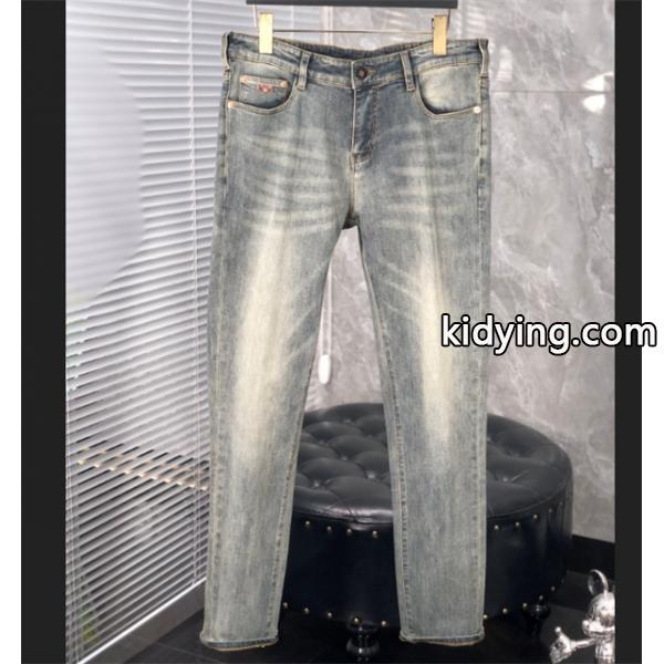 冬ファッションの定番 アルマーニ 季節感溢れる秋らしいコーデ ARMANI おすすめ着こなし デニムパンツ 街のおしゃれさんも愛用ブランド コピー 激安(日本最大級)-0