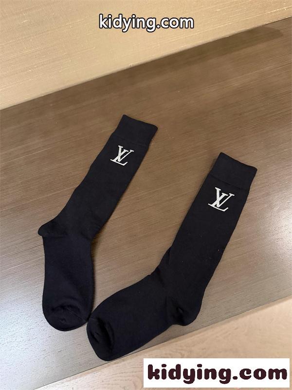 刺繍 半袖トップス 靴下 2点セット LOUIS VUITTON オーバーサイズ ルイヴィトン コピー モノトーンコーデ 着回し万能-6
