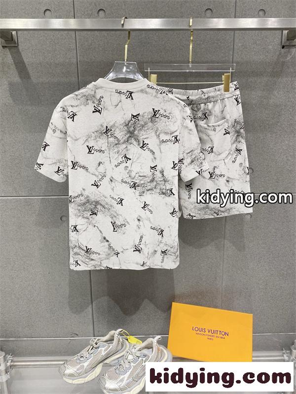 LOUIS VUITTON 2026ss☆☆ルイヴィトン上下着コピー 吸湿速乾 半袖スポーツTシャツ&ショーツ セット ランニング-1