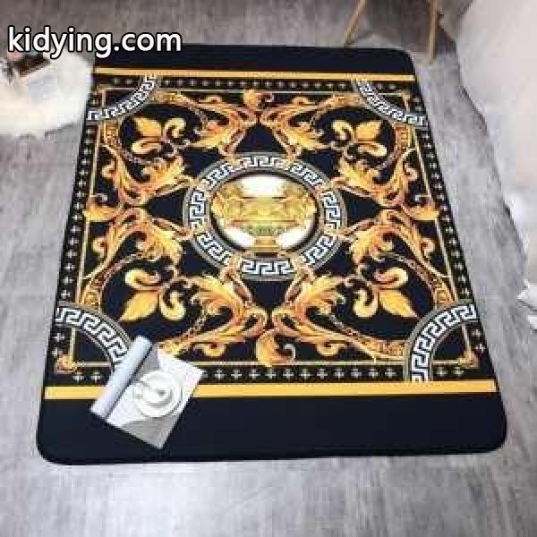 ラグカーペット心地良いさらフワ触感 ヴェルサーチ お子供にも安心の素材 VERSACE 1年中心地よさを実感できる_ヴェルサーチ VERSACE_ブランド コピー 激安(日本最大級)-0