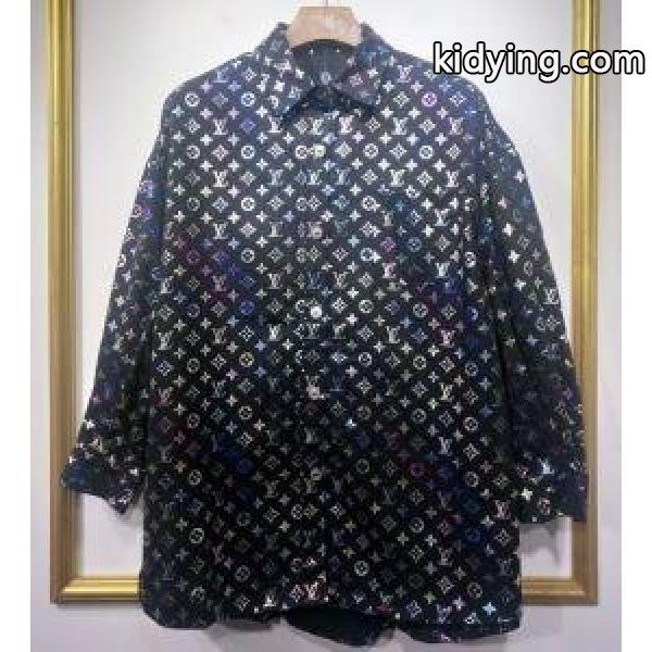秋冬っぽいスタイルを作り出す ルイ ヴィトン LOUIS VUITTON2019秋冬におしゃれな着こなし 2色可選 この秋で旬のスタイルを楽しむ ボタンパーカー_ルイ ヴィトン LOUIS VUITTON_ブランド コピー 激安(日本最大級)-0