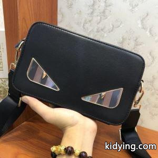フェンディ秋冬トレンド最前線 FENDI 真冬にもうまく着こなせる ハンドバッグ 秋冬ナチュラルコーデに大活躍_フェンディ FENDI_ブランド コピー 激安(日本最大級)-0