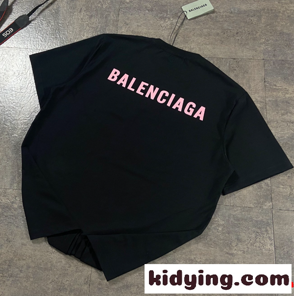 不動の人気最新BALENCIAGA バレンシアガコピー 抜け感や着心地重視_ブランド コピー 激安(日本最大級)-0