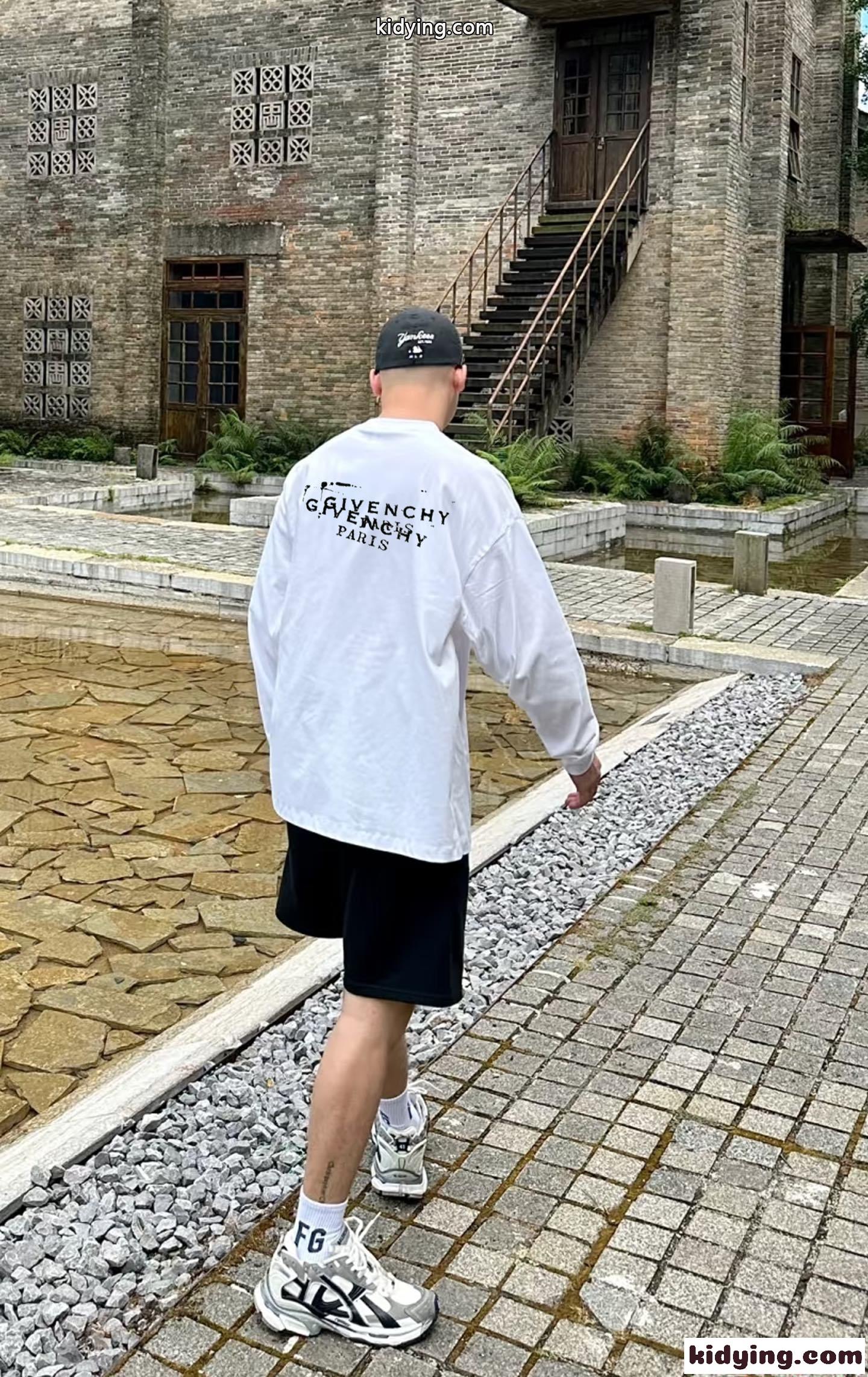 GIVENCHY 長袖Tシャツ メンズ ジバンシィ コピー ゆったりシルエット 軽量素材 春夏インナー-2