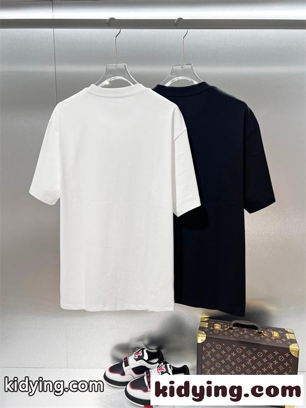 トリオンフアクセント 大人カジュアル すっきり見え CELINE セリーヌ コピー 半袖Tシャツ 注目デザイン-1